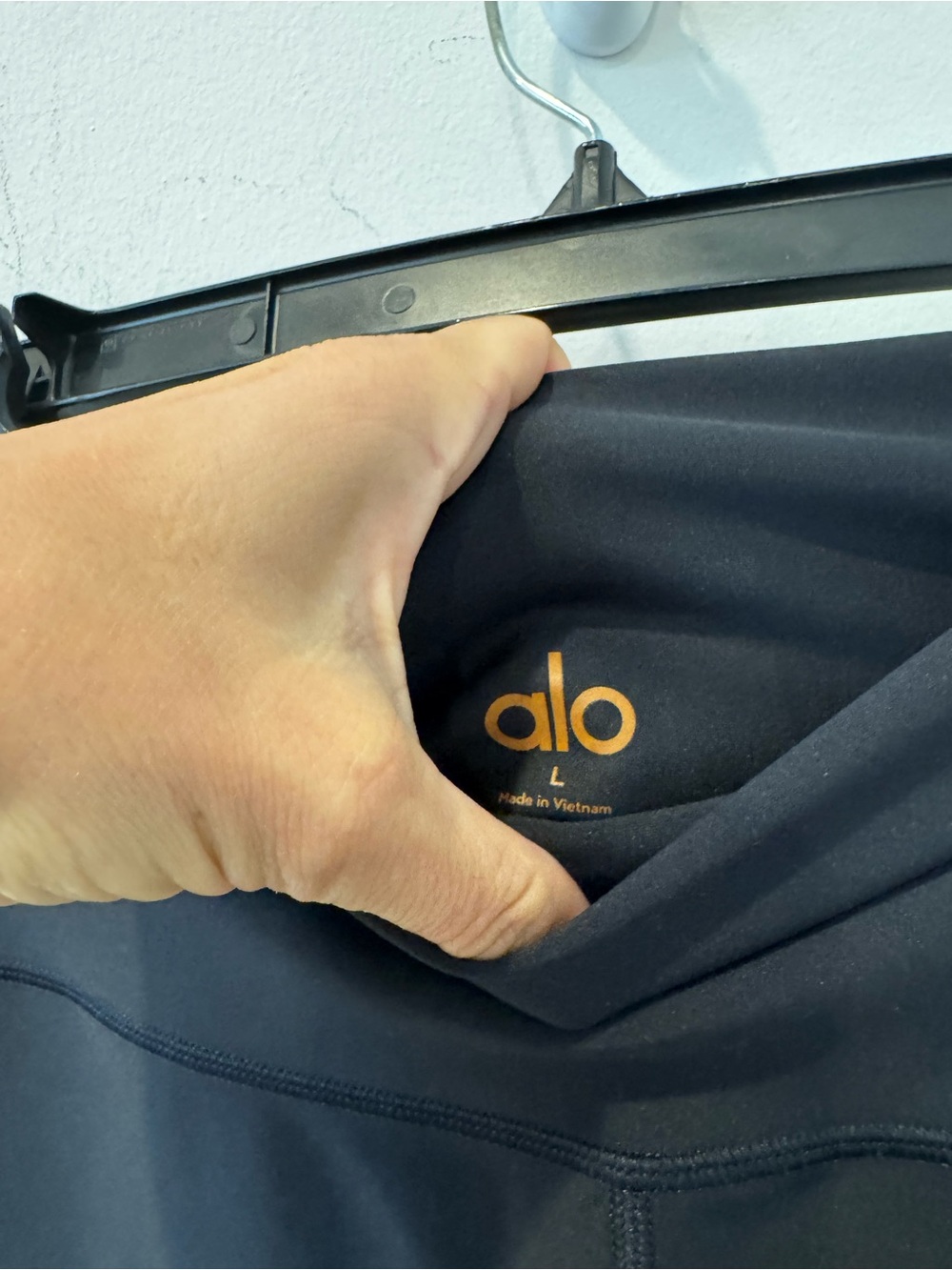 ALO Black Leggings NWOT - Picture 3 of 3